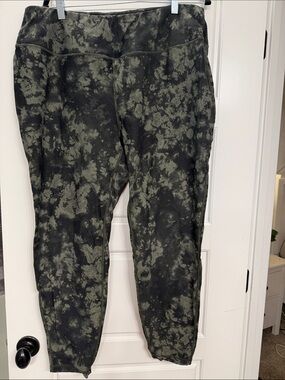 Women's Tie-Dye Olive & Black Leggings